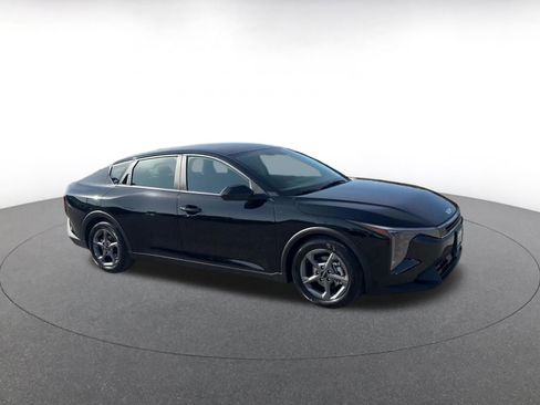 Used 2025 Kia K4 LXS image 2