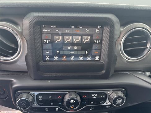 Used 2018 Jeep Wrangler Unlimited Sahara w/ LED Lighting Group AWD/4WD image 18
