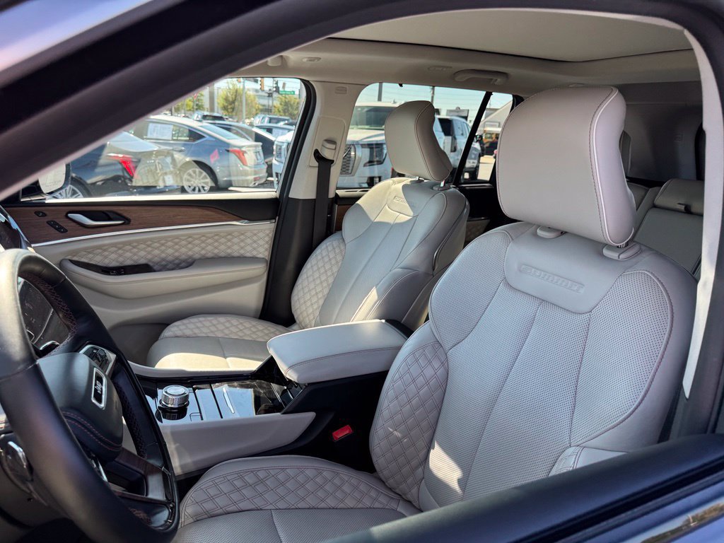 Used 2023 Jeep Grand Cherokee Summit w/ Adv Protech Group IV RWD image 9