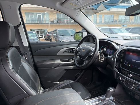 Used 2020 Chevrolet Traverse LT w/ LT Premium Package FWD image 13