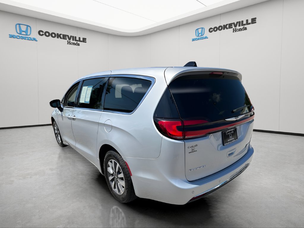 Used 2023 Chrysler Pacifica Touring-L FWD image 9