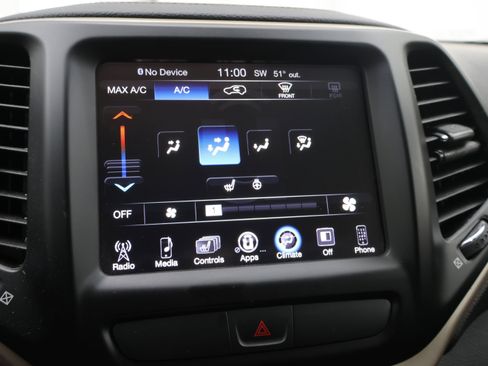 Used 2016 Jeep Cherokee Latitude w/ Cold Weather Group AWD/4WD image 47