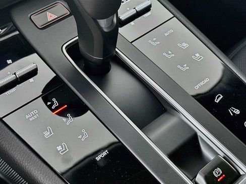 New 2026 Porsche Macan AWD/4WD image 21