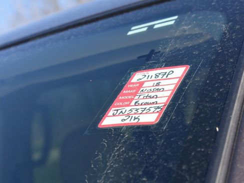 Used 2018 Nissan Titan SV w/ SV Convenience Package image 41