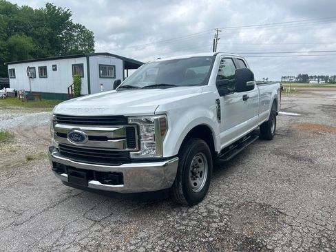Used 2018 Ford F250 XLT w/ Camper Package RWD image 3