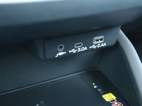 Used 2025 Subaru Forester Premium image 26