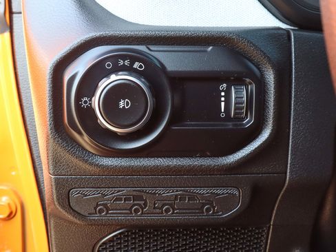 Used 2025 Jeep Wrangler Sport image 16