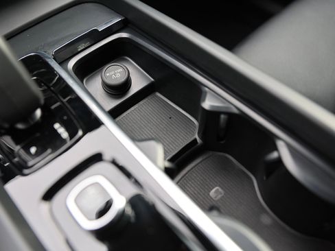 Used 2025 Volvo XC60 B5 Core image 29