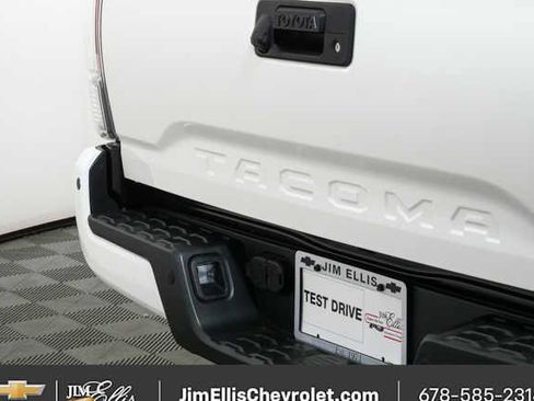 Used 2022 Toyota Tacoma TRD Sport w/ Technology Package AWD/4WD image 31