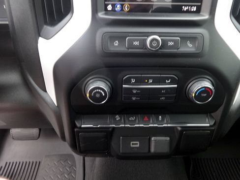Used 2019 Chevrolet Silverado 1500 Custom Trail Boss w/ Custom Convenience Package AWD/4WD image 18
