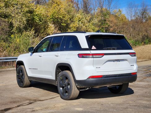 New 2025 Jeep Grand Cherokee Limited w/ Black Appearance Package AWD/4WD image 2