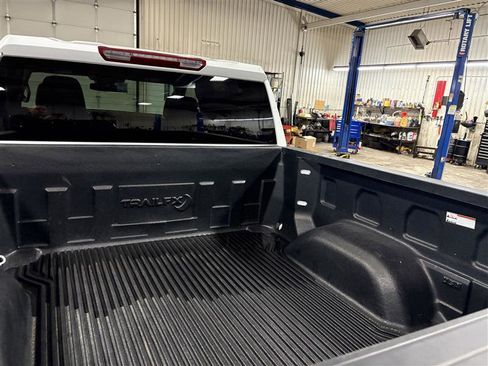 Used 2025 GMC Sierra 1500 SLT image 6