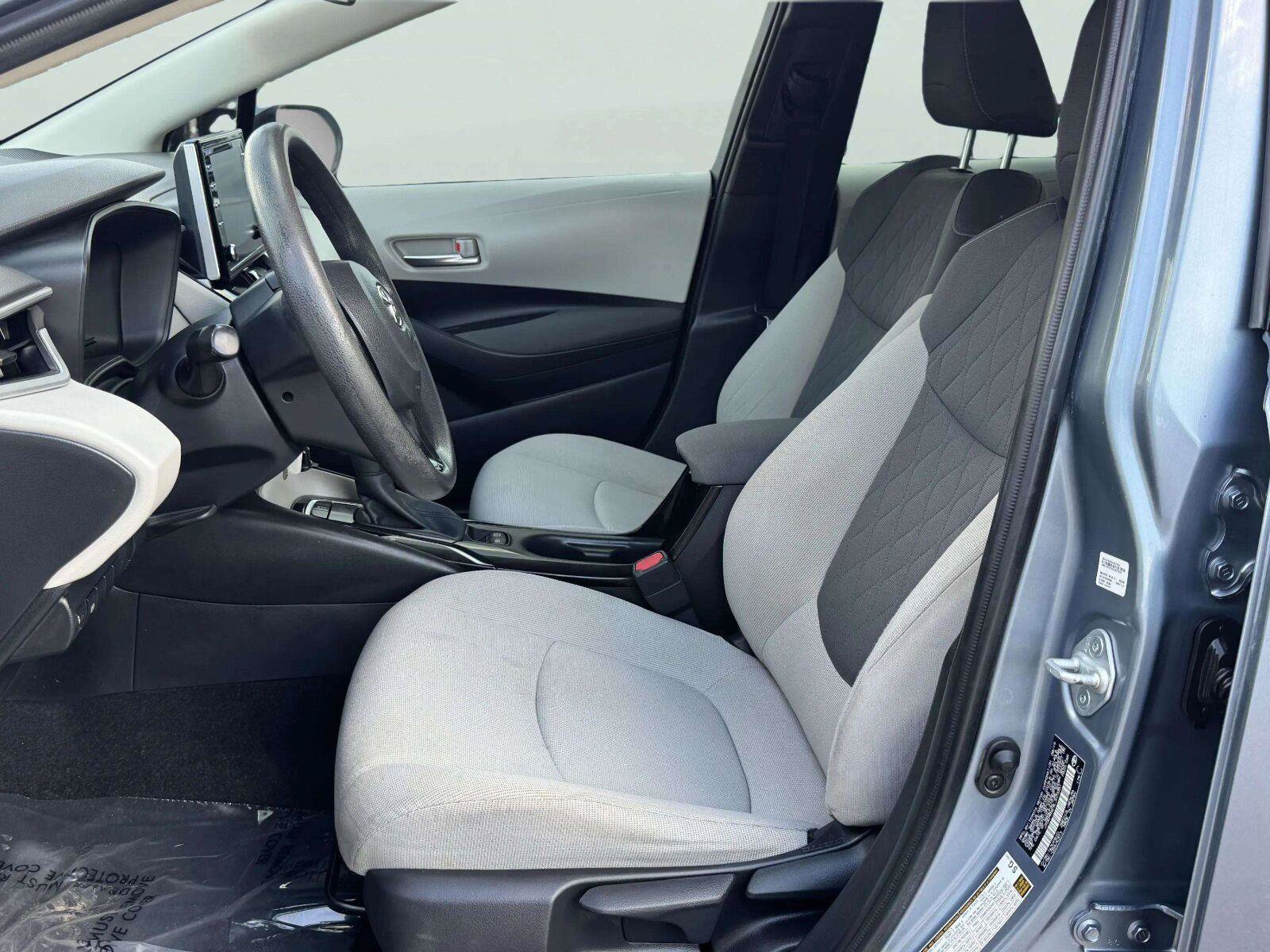 Used 2020 Toyota Corolla LE FWD image 16