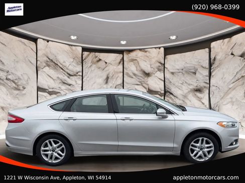Used 2014 Ford Fusion SE w/ Equipment Group 202A image 4