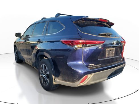 Used 2021 Toyota Highlander XLE FWD image 5