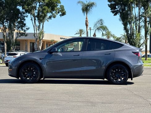 Used 2022 Tesla Model Y Long Range AWD/4WD image 6