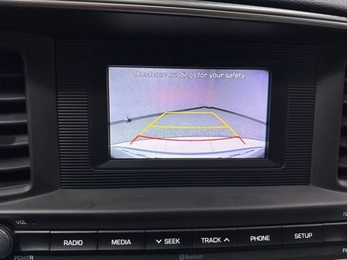 Used 2019 Hyundai Elantra SE FWD image 2