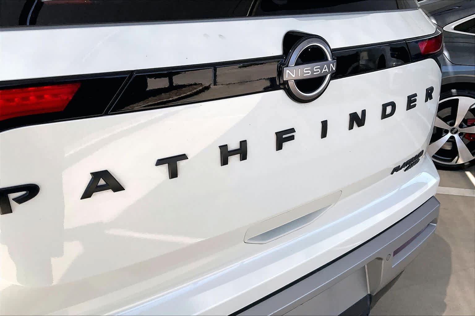 Used 2024 Nissan Pathfinder Platinum AWD/4WD image 31