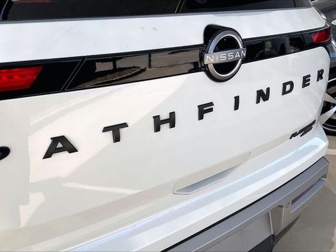 Used 2024 Nissan Pathfinder Platinum AWD/4WD image 31