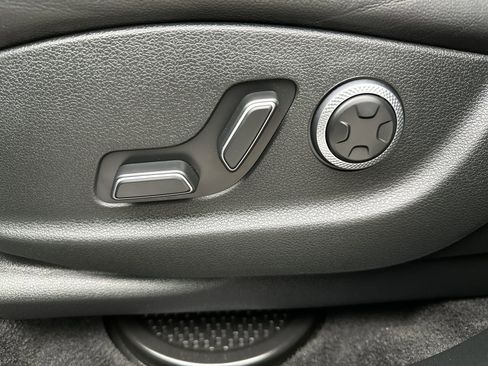 Certified 2025 Genesis GV80 2.5T Select AWD/4WD image 12