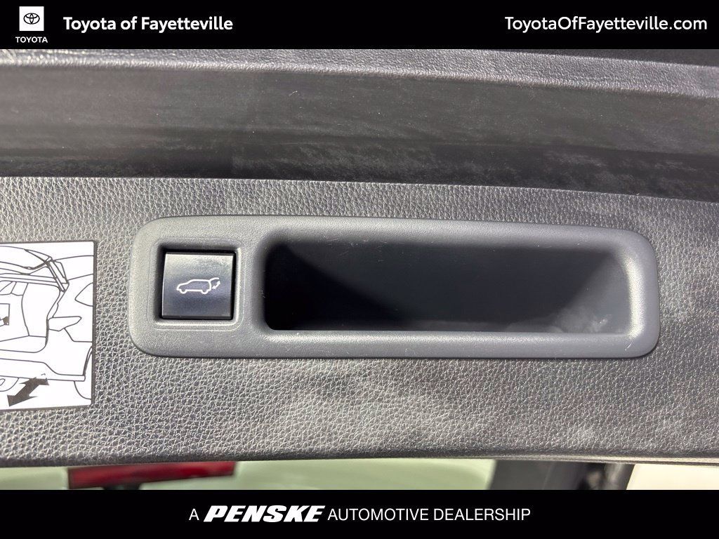 Used 2021 Toyota Highlander Limited FWD image 30