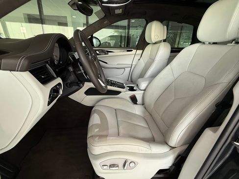Used 2018 Porsche Macan Turbo AWD/4WD image 5