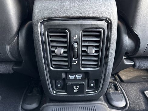 Used 2019 Jeep Grand Cherokee Limited w/ Luxury Group II image 19