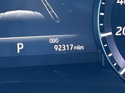 Used 2020 Toyota Highlander XLE image 21