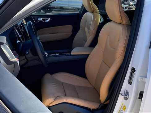 Used 2024 Volvo XC60 B5 Ultimate image 8