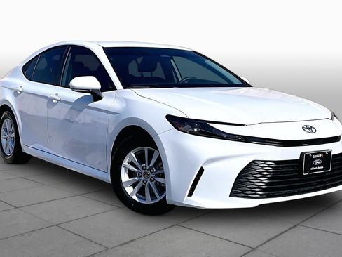 Used 2025 Toyota Camry LE FWD image 3