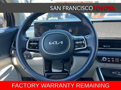 Used 2025 Kia Carnival EX FWD image 33