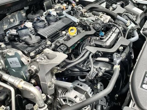 Used 2025 Toyota Corolla SE FWD image 16