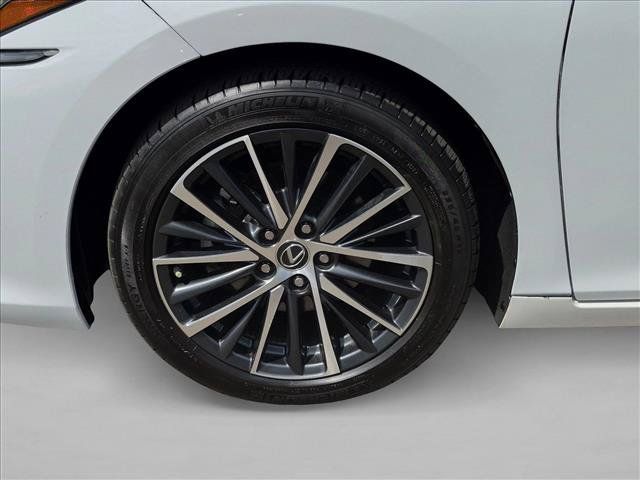 Used 2022 Lexus ES 300h w/ Premium Package FWD image 24