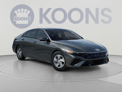 New 2026 Hyundai Elantra SE FWD image 2
