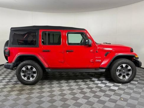 Used 2022 Jeep Wrangler Unlimited Sahara w/ LED Lighting Group AWD/4WD image 9