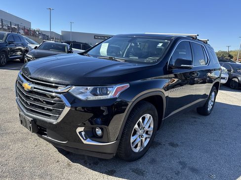 Used 2020 Chevrolet Traverse LT image 7