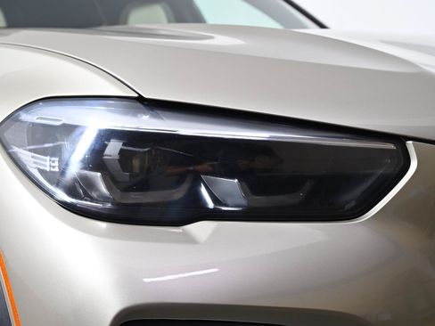 Used 2019 BMW X5 xDrive40i w/ Premium Package 2 AWD/4WD image 8