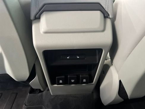 Used 2019 Land Rover Discovery Sport SE AWD/4WD image 30