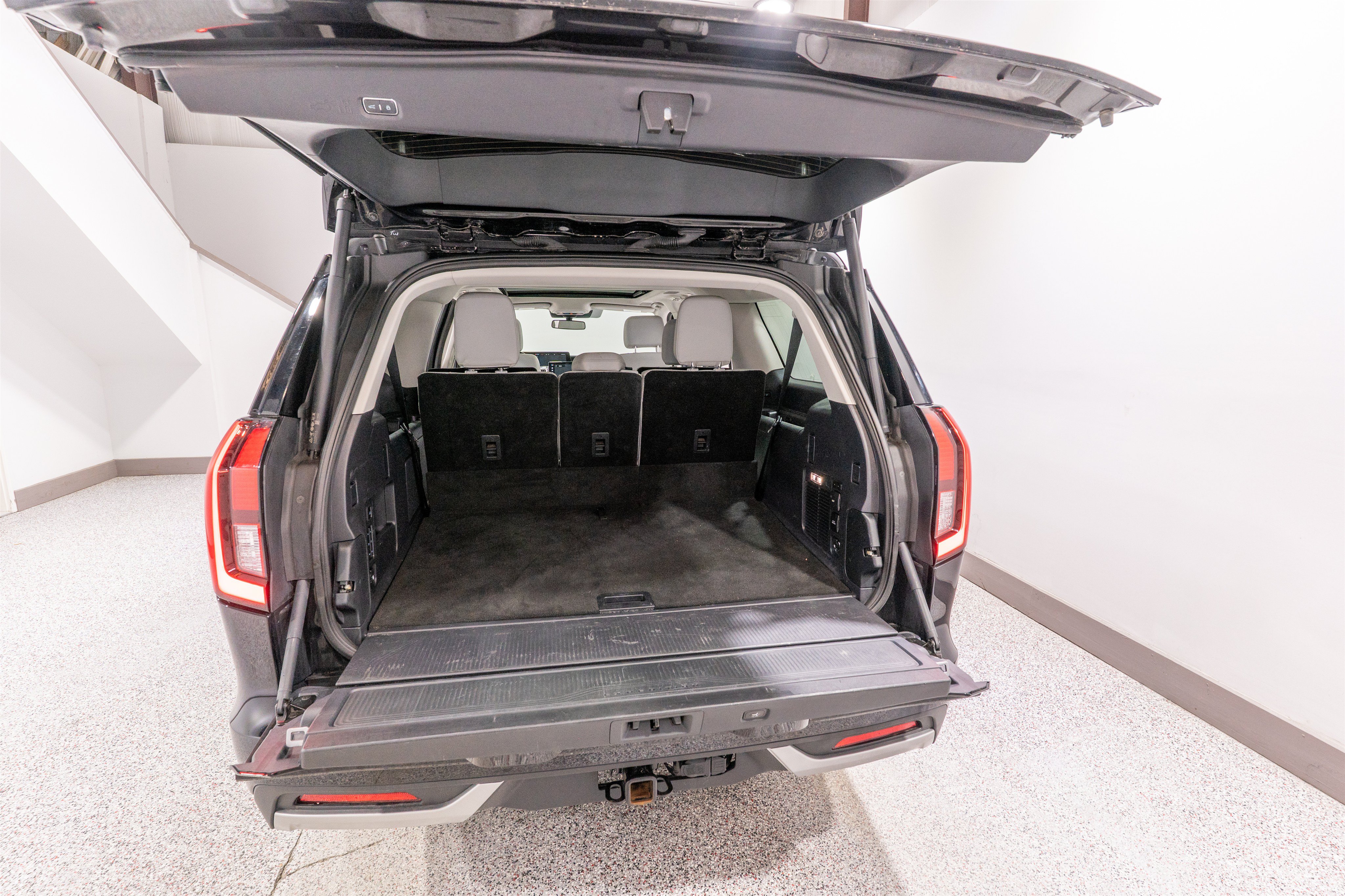 Used 2025 Ford Expedition Max Platinum w/ Platinum Ultimate Package AWD/4WD image 32