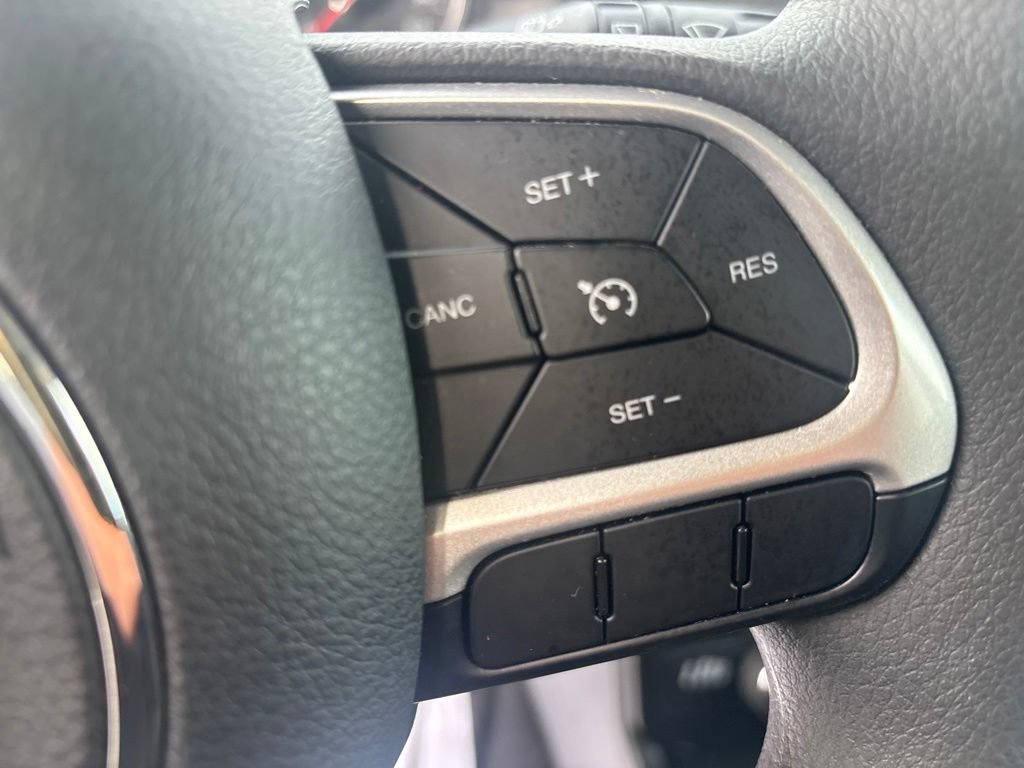 Used 2023 Jeep Renegade Latitude AWD/4WD image 25