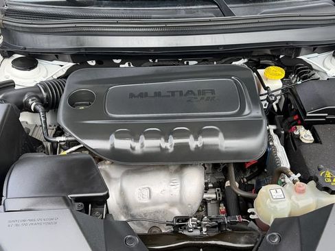 Used 2021 Jeep Cherokee Latitude Plus FWD image 21