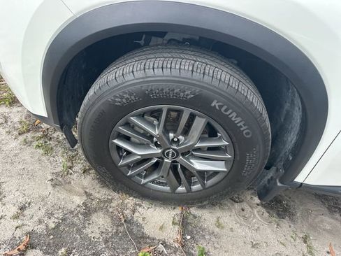 Used 2023 Nissan Rogue S FWD image 3