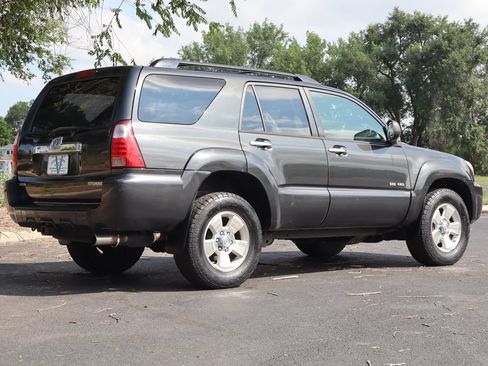 Used 2006 Toyota 4Runner SR5 AWD/4WD image 5