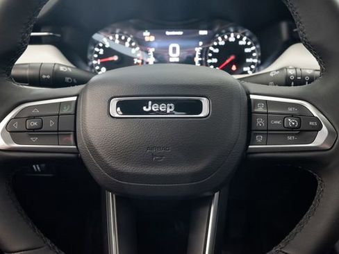 Used 2025 Jeep Compass Limited AWD/4WD image 12