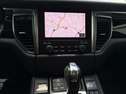 Used 2018 Porsche Macan Sport Edition AWD/4WD image 28