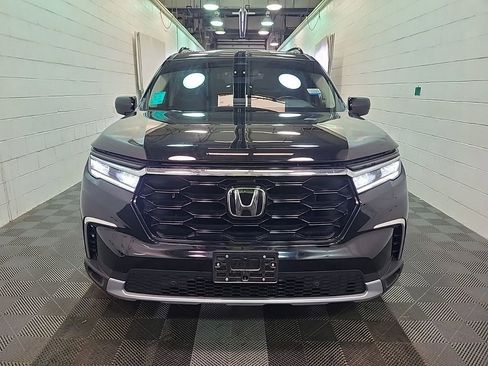 Used 2023 Honda Pilot Touring image 2