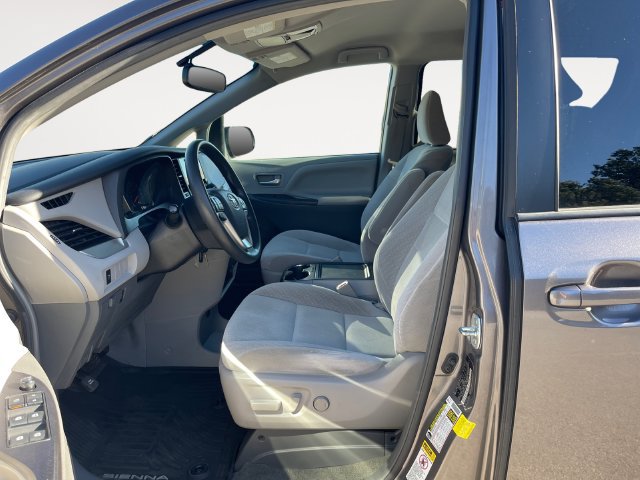 Used 2017 Toyota Sienna LE FWD image 9