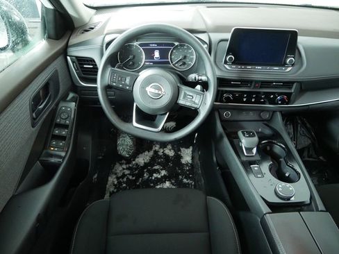 Used 2023 Nissan Rogue S image 16