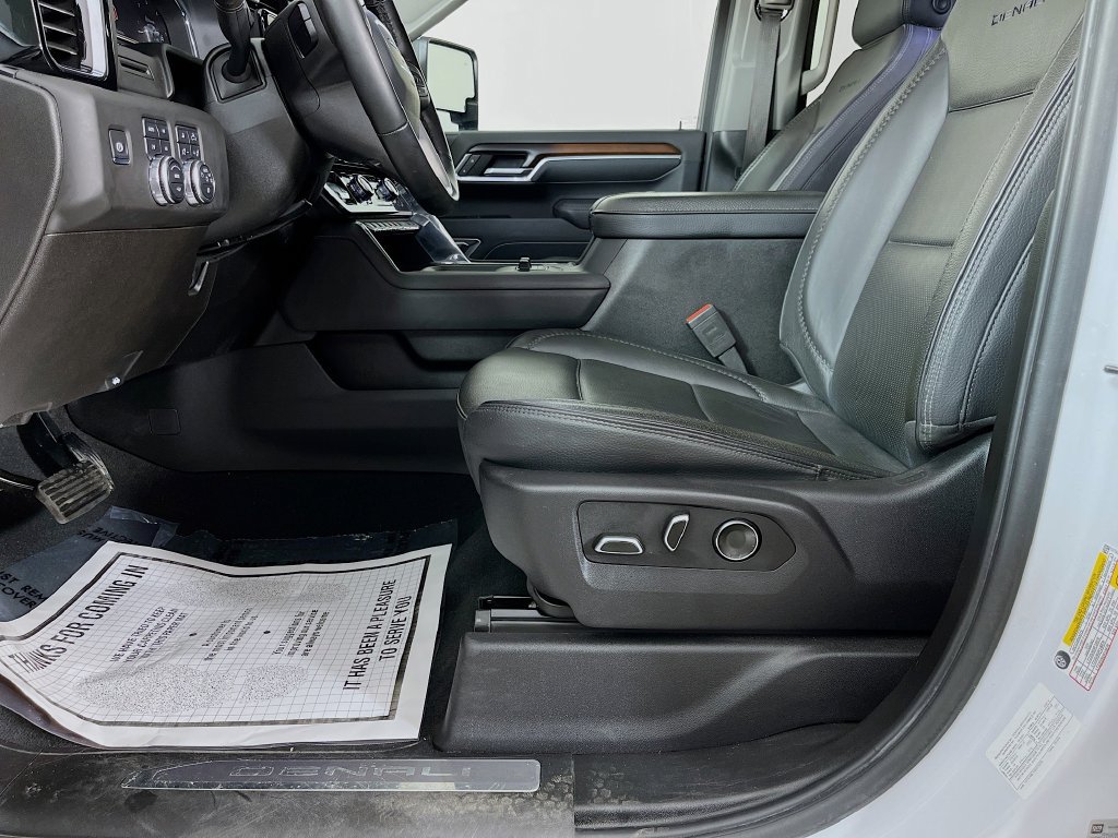 Used 2025 GMC Sierra 3500 Denali AWD/4WD image 26