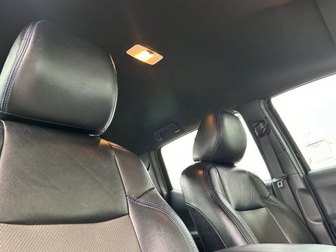 Used 2018 Toyota Tacoma TRD Sport image 16